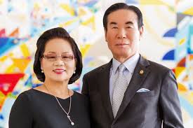 PIP Choi and his wife's official photo